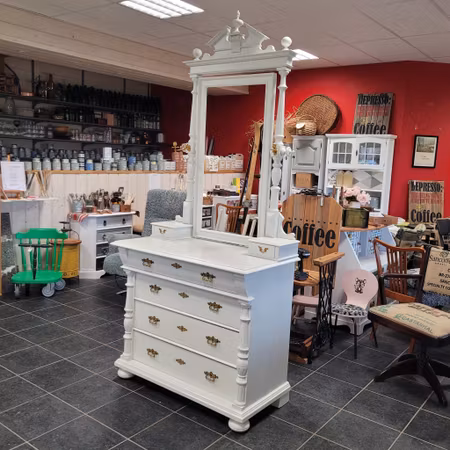 Spegelbyrå"Renoveringsuppdrag"