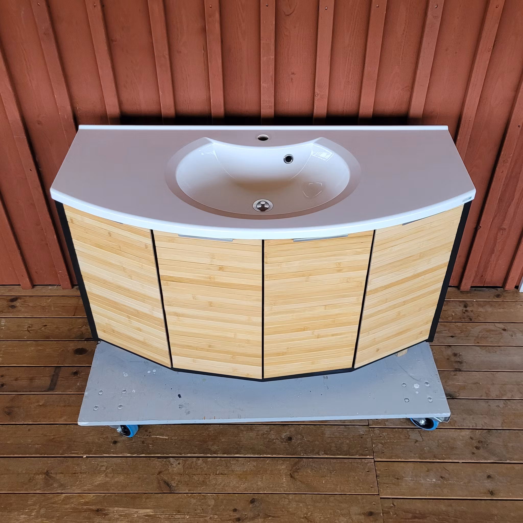 Badrumsskåp"Renoveringsuppdrag"