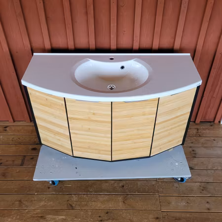 Badrumsskåp"Renoveringsuppdrag"