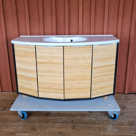 Badrumsskåp"Renoveringsuppdrag"