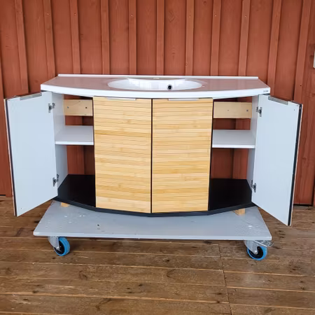 Badrumsskåp"Renoveringsuppdrag"