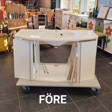 Badrumsskåp"Renoveringsuppdrag"