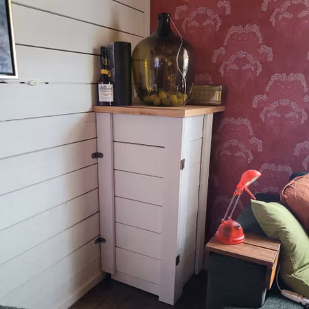 Tv-bänk/mediamöbel "Kunduppdrag"