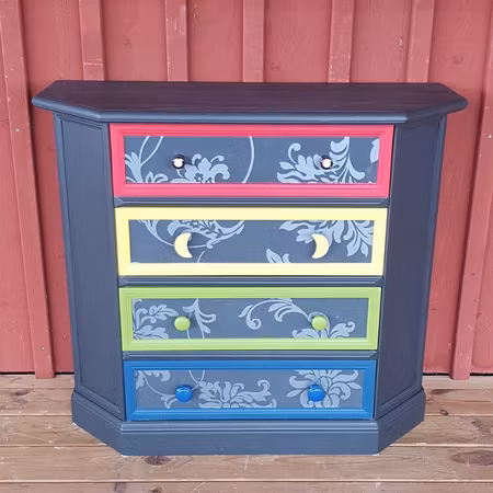Byrå "Childish"