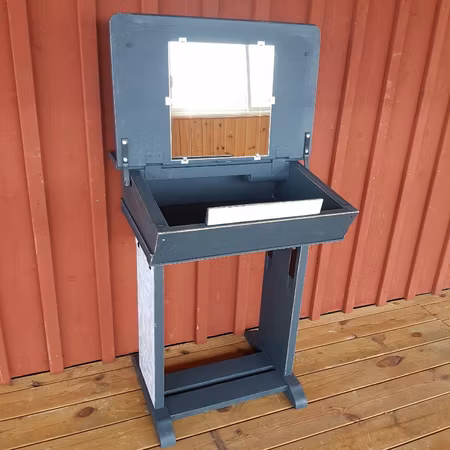 Sminkbord / Skrivpulpet /Databord "skolka"