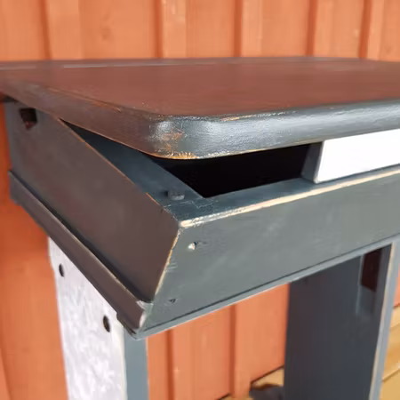 Sminkbord / Skrivpulpet /Databord "skolka"