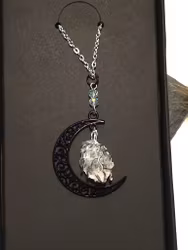 Halsband med bergkristall och måne