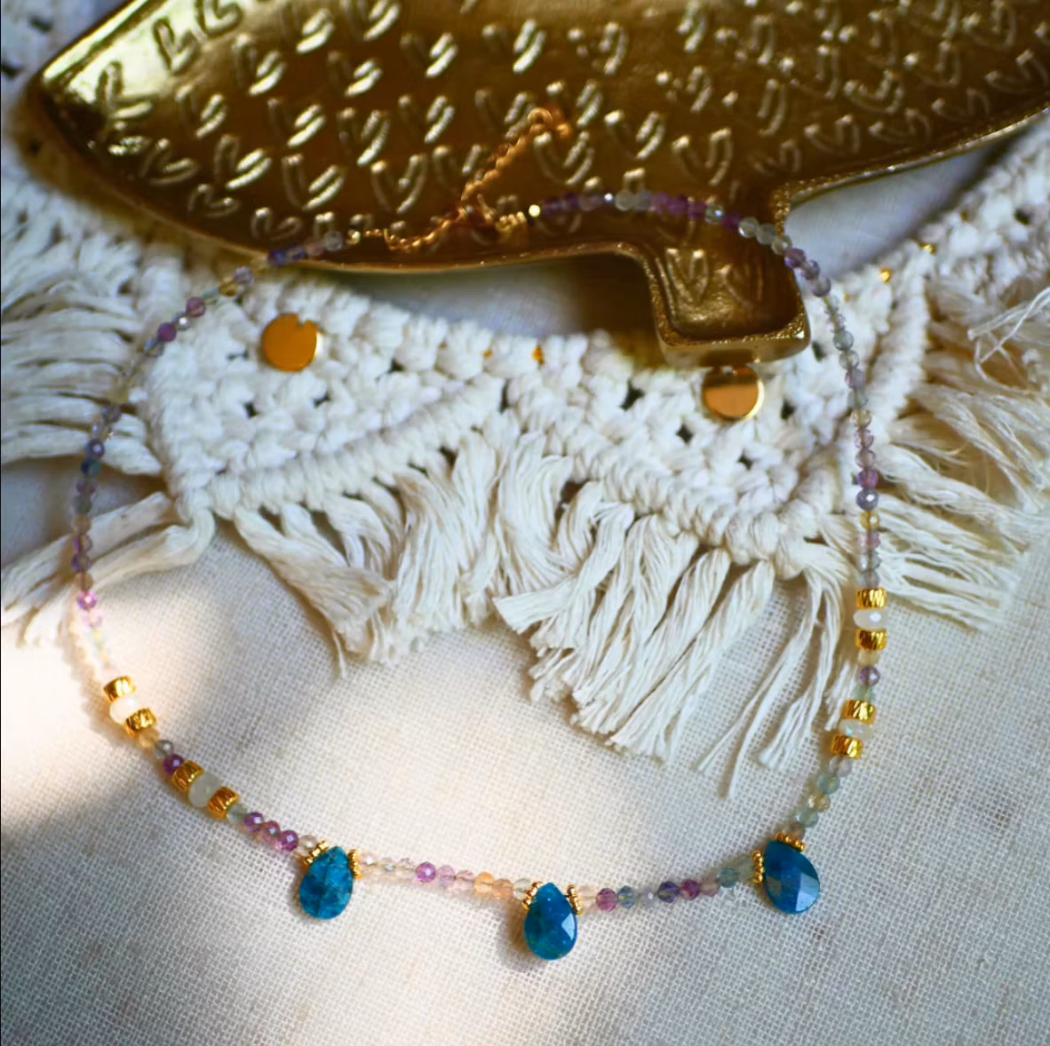 Karuna Halsband Fluorit, Apatit & Månsten.