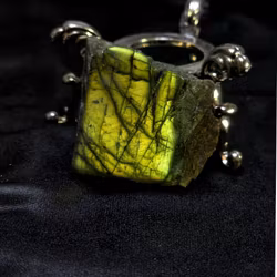 Labradorit Halvpolerad Skiva 31 gram