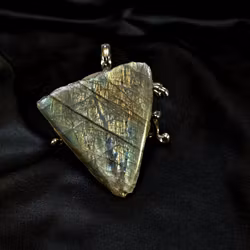 Labradorit Halvpolerad Skiva 43 gram