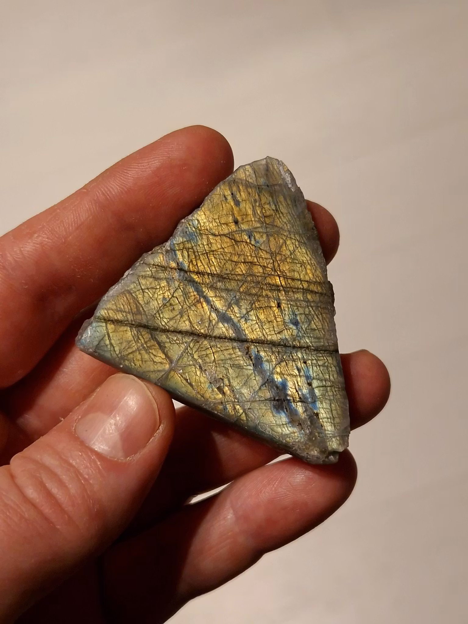 Labradorit Halvpolerad Skiva 43 gram