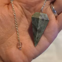 Polerad Pendel Drakblodsjaspis