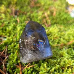 Rökkvarts Med Regnbågsinklusion