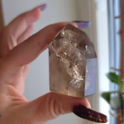 Rökkvarts Spets Med Regnbågar