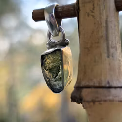 Hänge Rå Moldavit , 925 Sterling Silver ca 1,9 gram