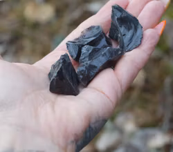 Rå Svart Obsidian