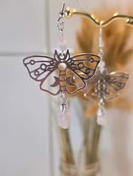 Fjärilar Med Rosenkvarts Hängande