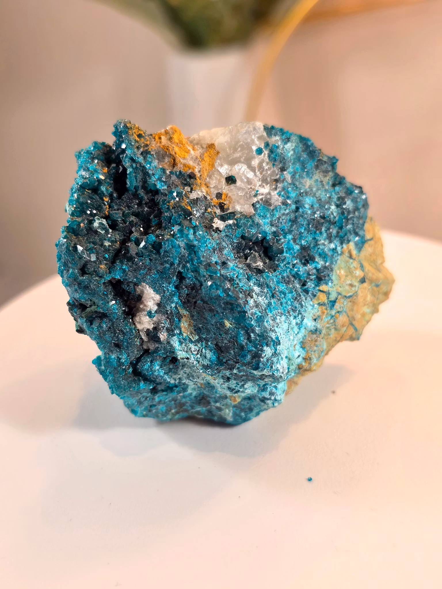 Rå Dioptas Med Kvarts & Malakit På Matrix