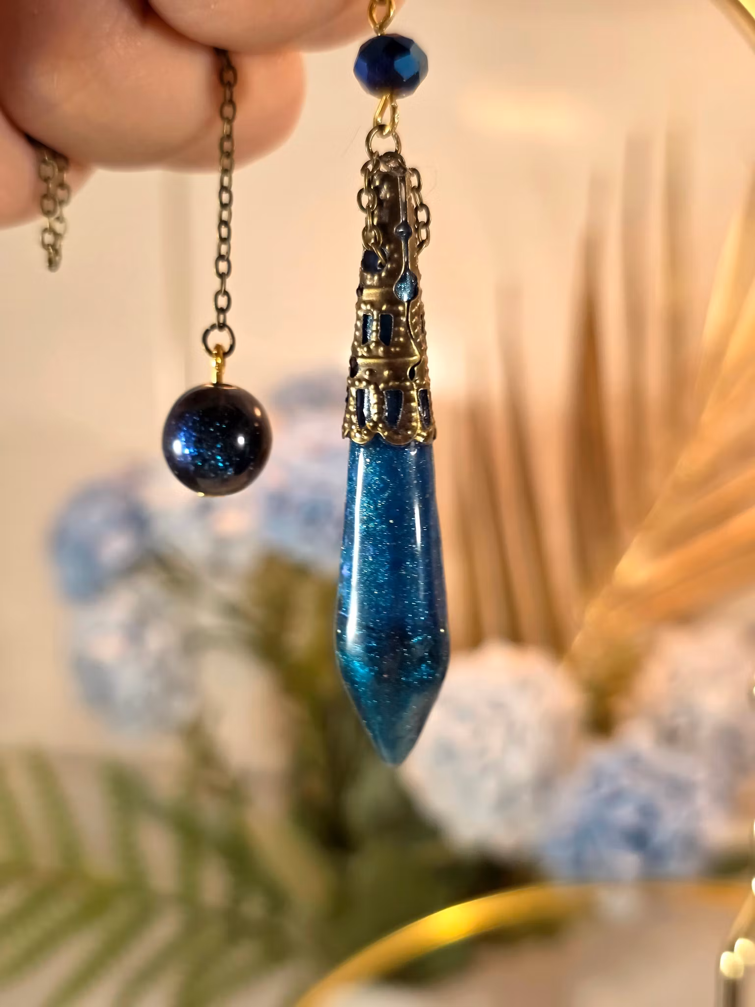 Handgjord pendel i petrolblå och grön färg