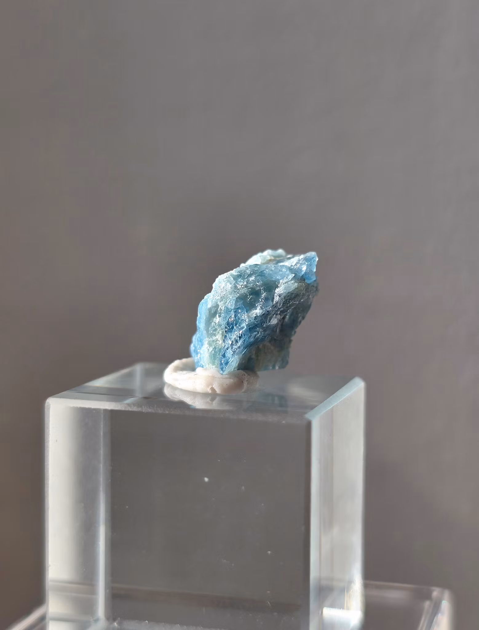 Rå Santa Maria akvamarin, 4,75 ct, Santa Maria de Itabira, Brasilien. Beryll