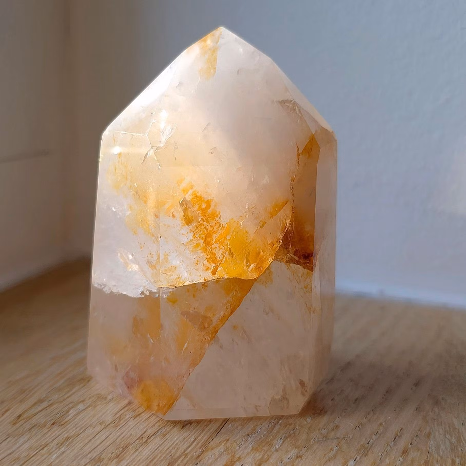 En fin Golden Healer spets, även kallad kristallhematoid / hematoid