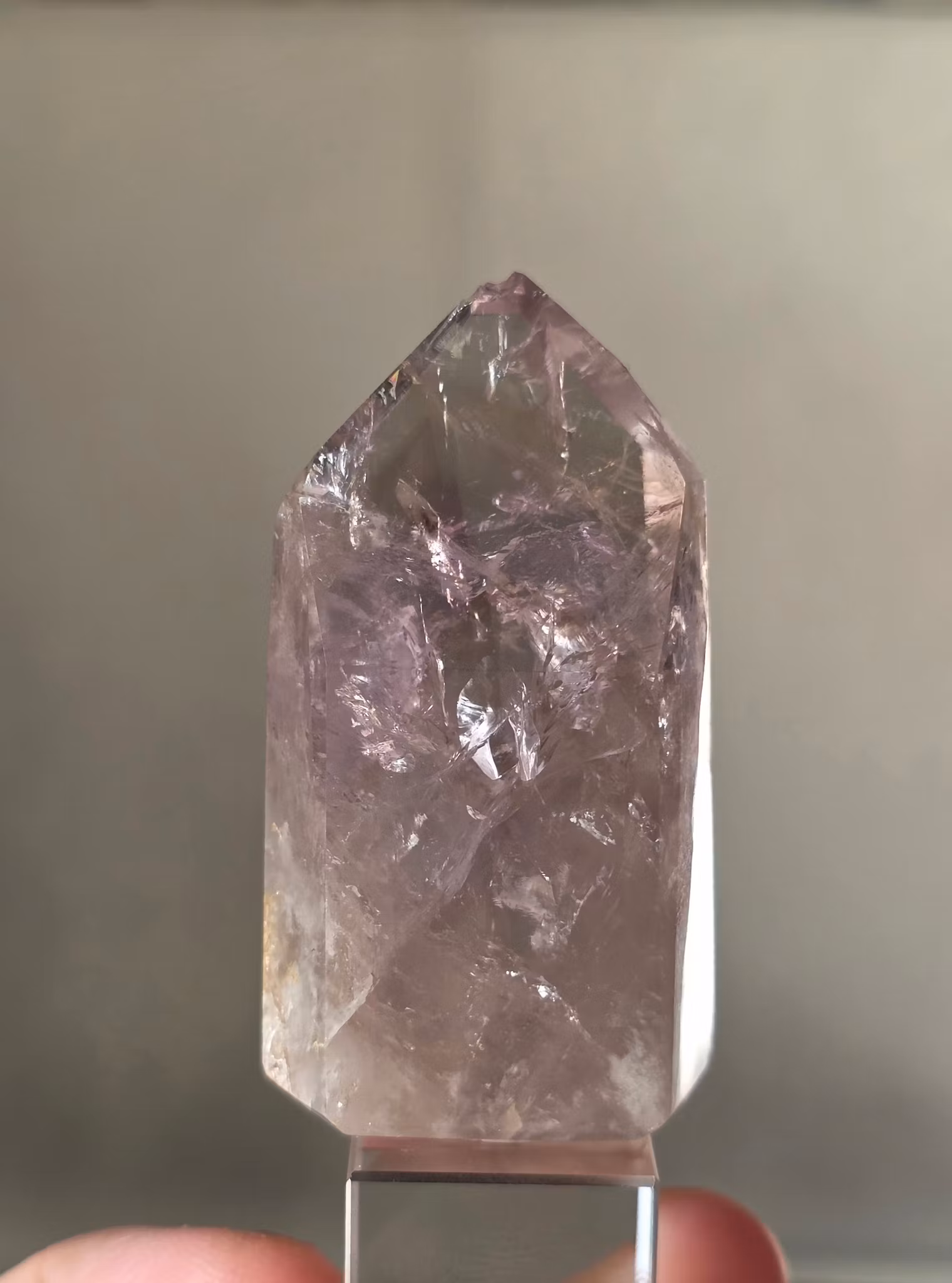 UV Powellit Ametist fantom spets 46,3 g med regnbågar lila toner och synliga fantom-lager