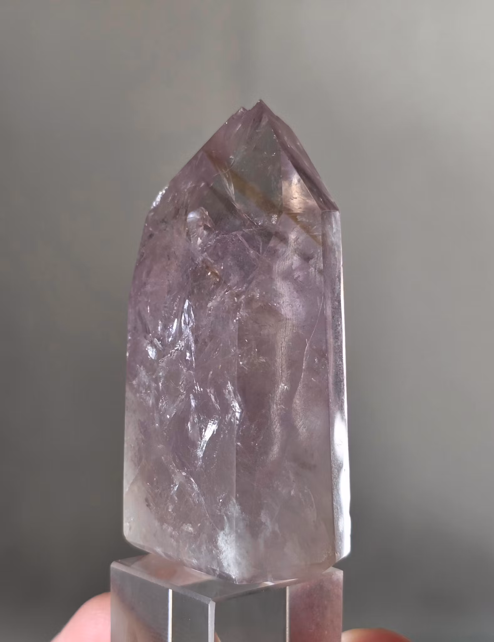 UV Powellit Ametist fantom spets 46,3 g med regnbågar lila toner och synliga fantom-lager