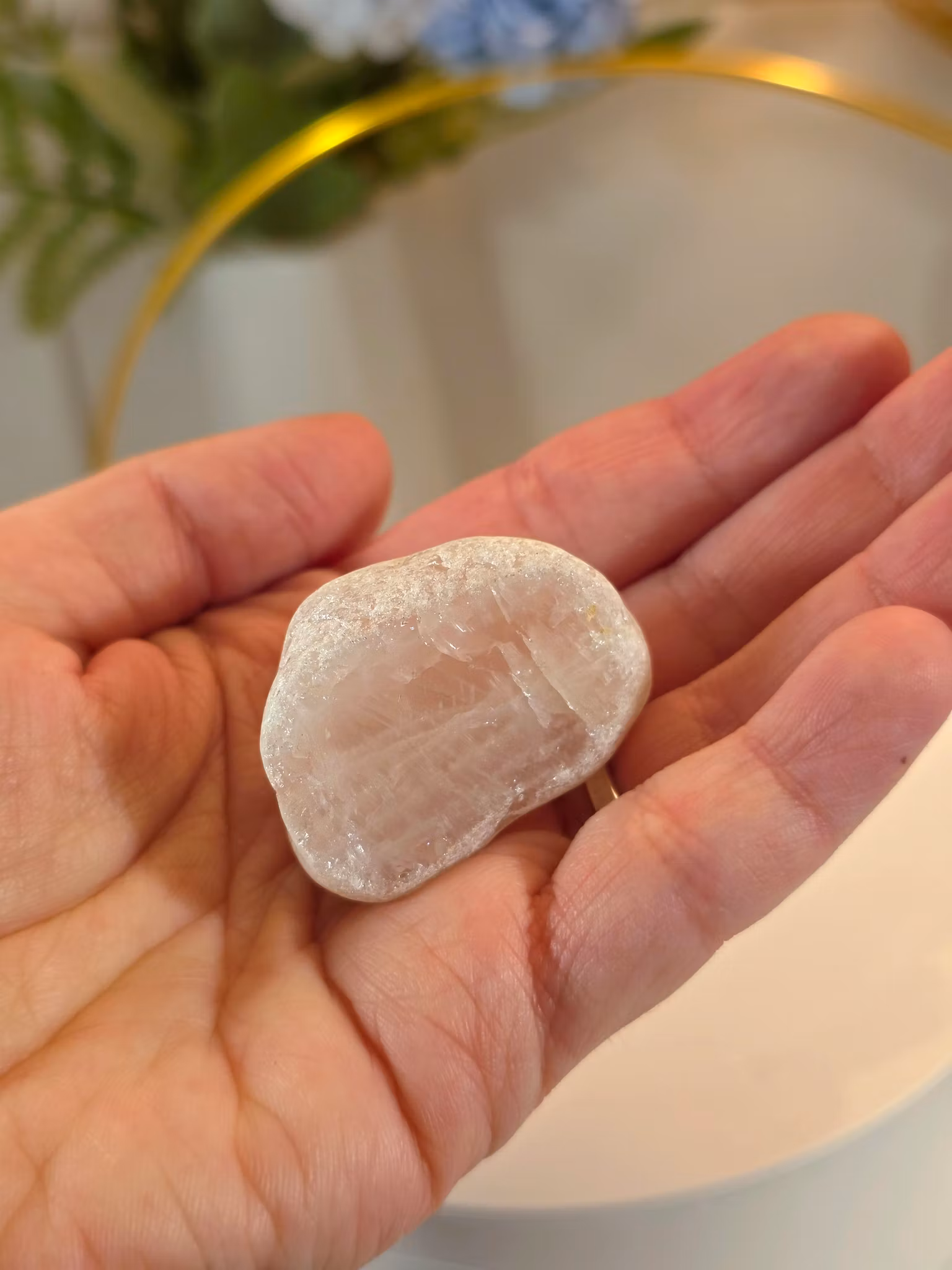 EMA-ägg i rosenkvarts med rundad form och polerad yta