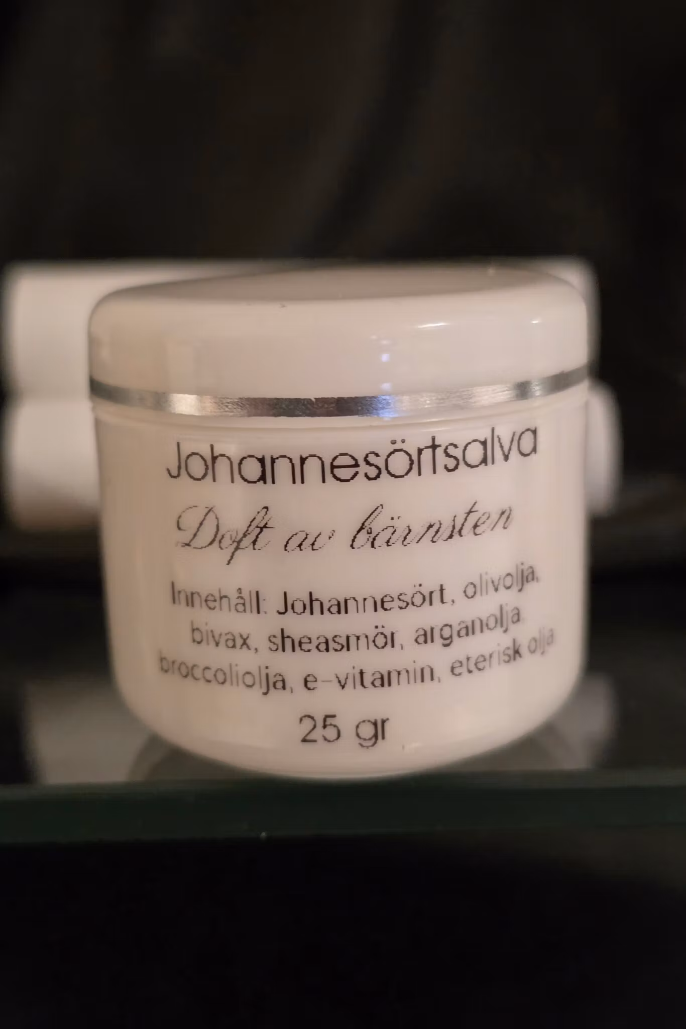 Vispad Johannesörtsalva Med Bärnstensdoft