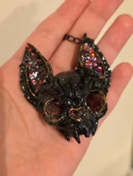 Fladdermus Med Röd Granat