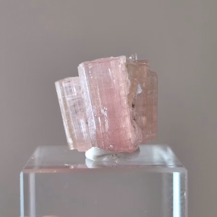 Rosa turmalin är en av de mest uppskattade varianterna inom turmalinfamiljen och är starkt förknippad med hjärtchakrat