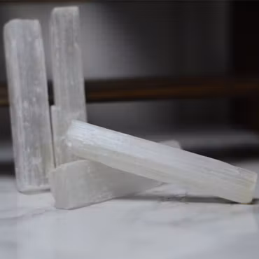 Vit Selenit, rå stav ca 10 cm