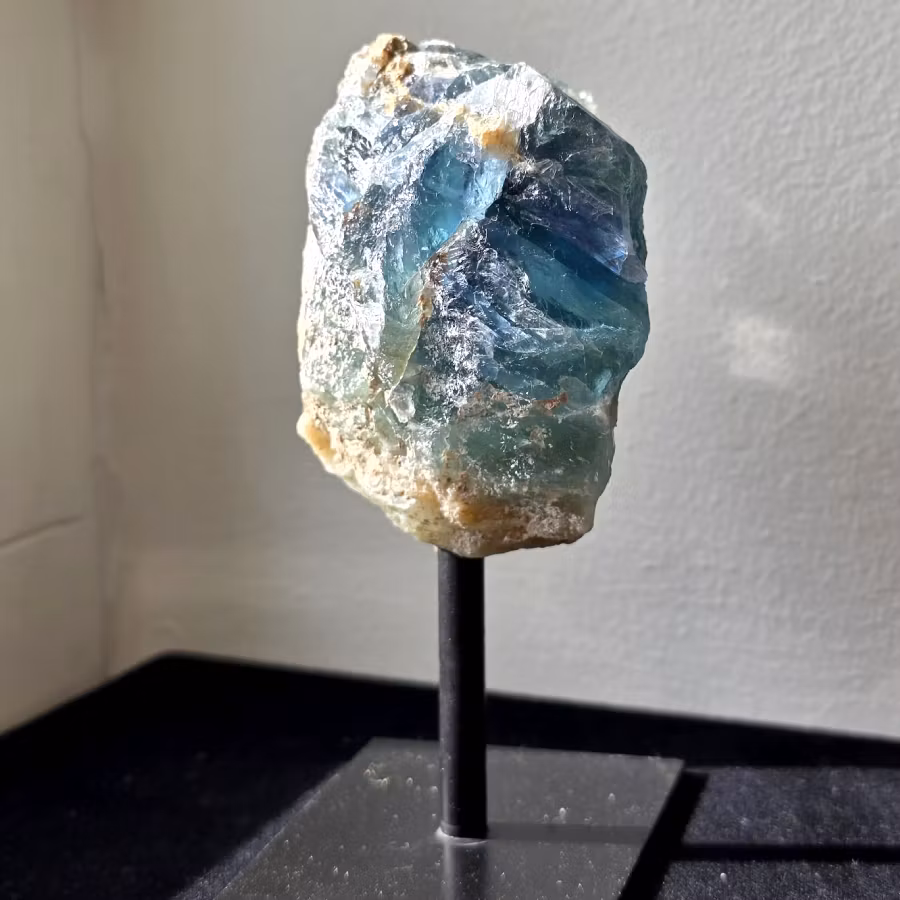 Kopia Rå Fluorit Med Ställning nr 2