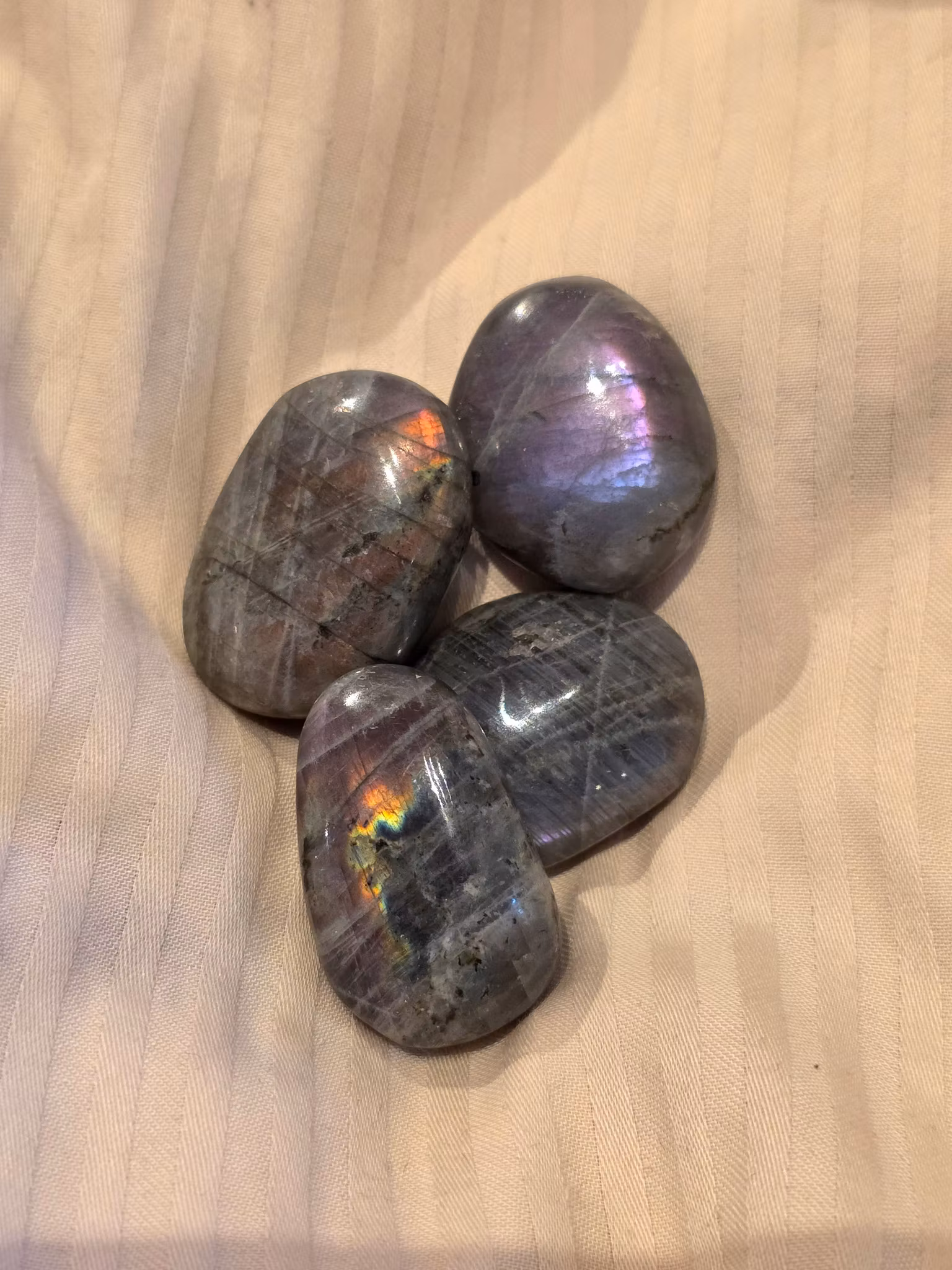 Labradorit Handsten Hög Kvalitet