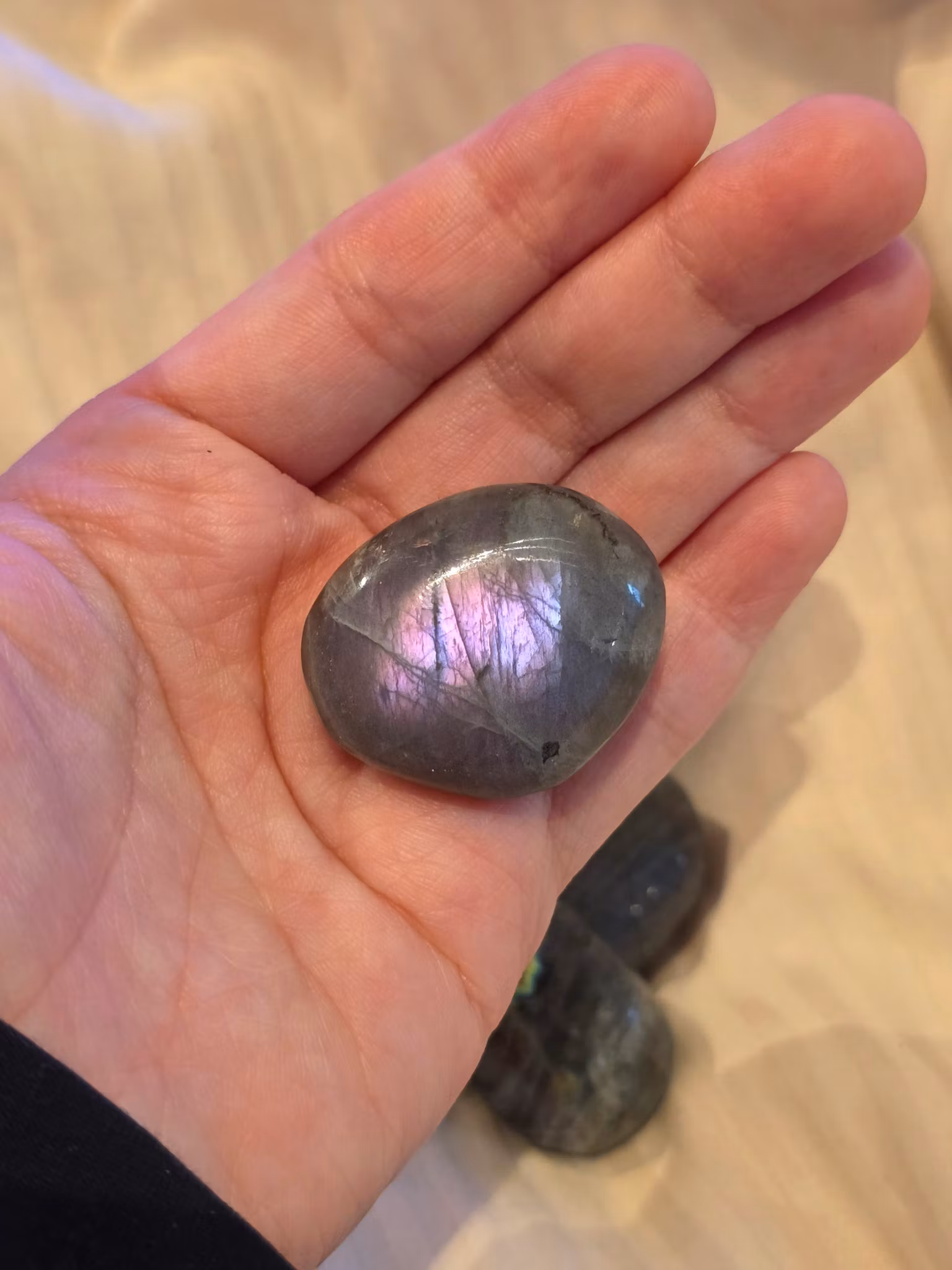 Labradorit Handsten Hög Kvalitet