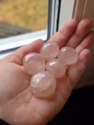 Aura Rosenkvarts, Cuddle stones