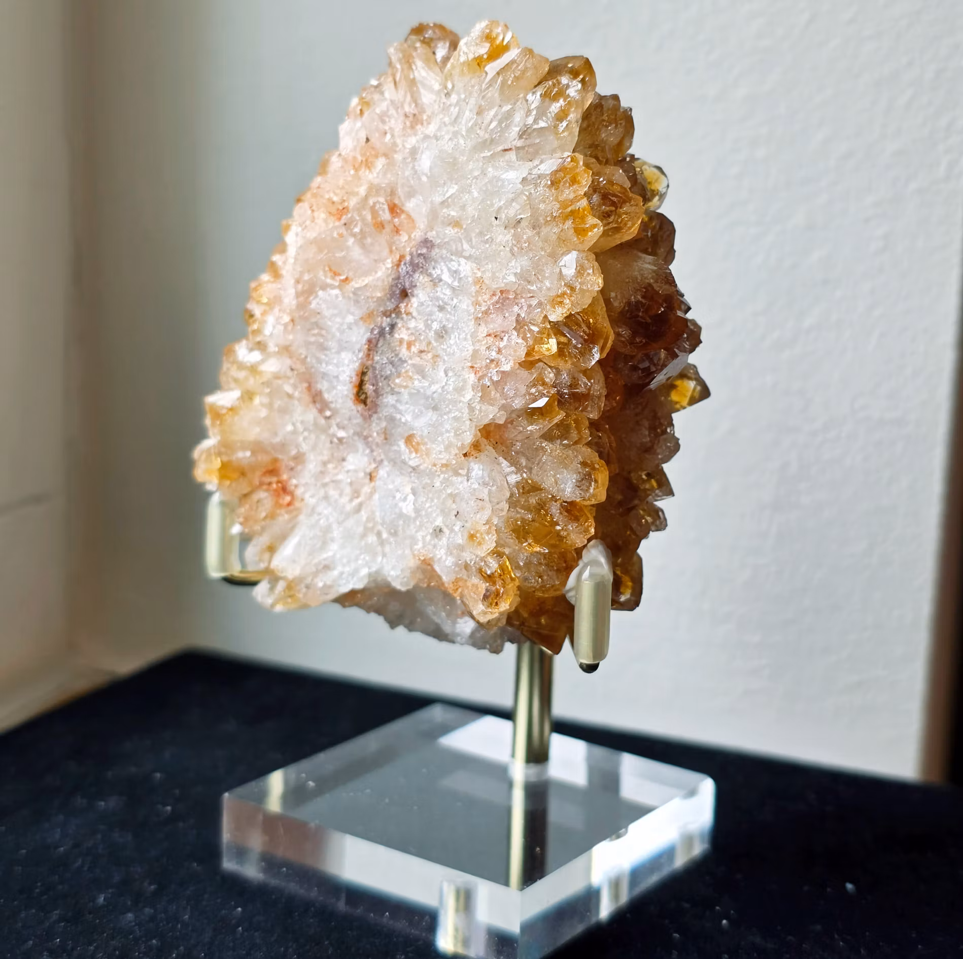 Citrin På Ställning Stalaktit