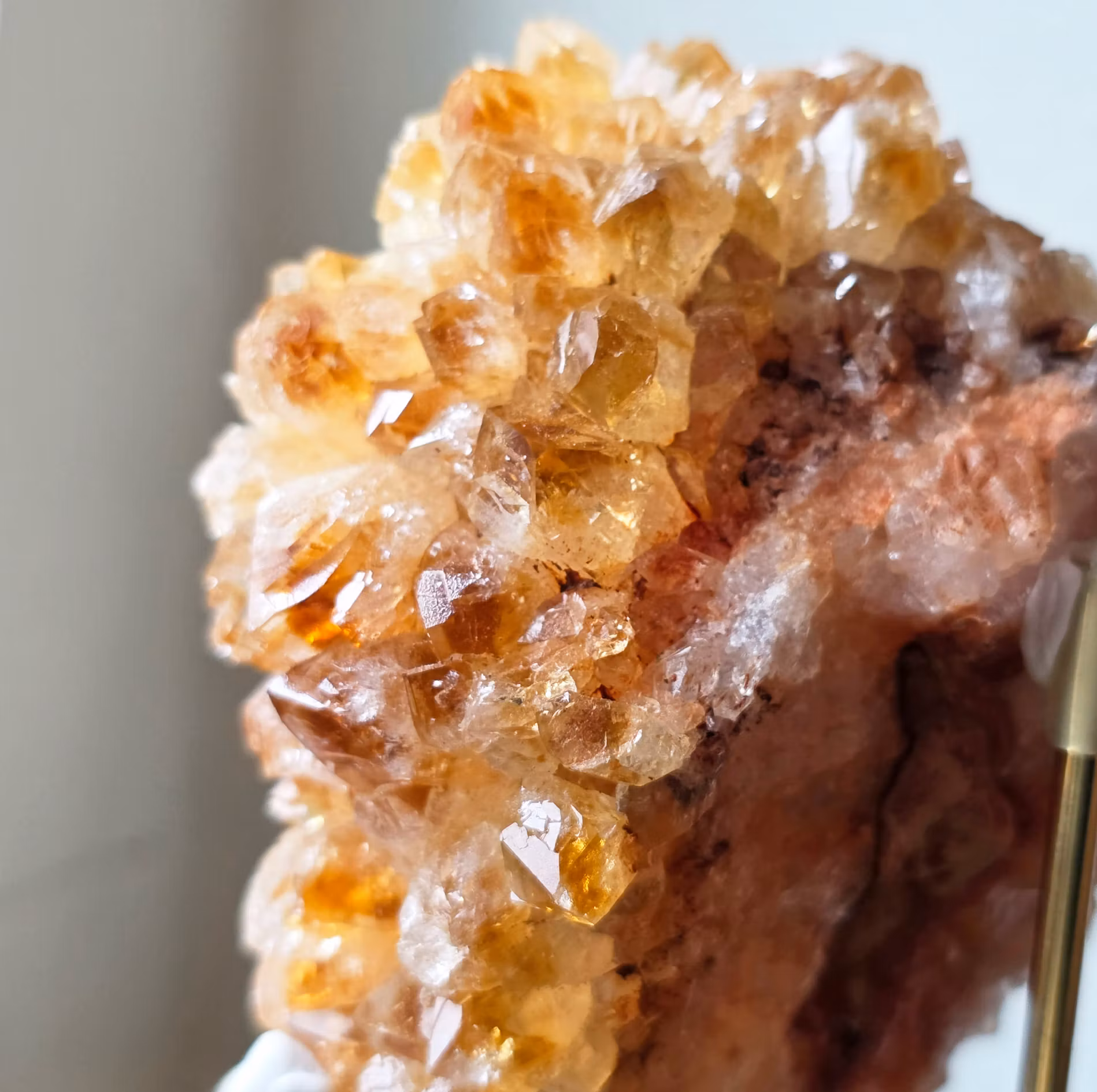 Citrin På Ställning Stalaktit