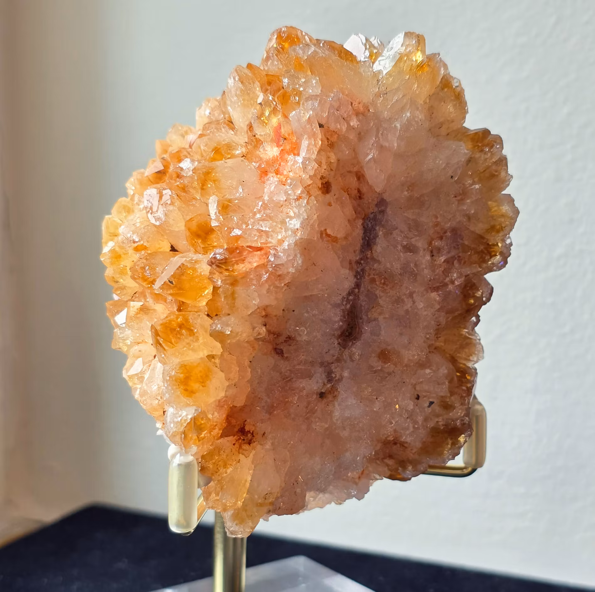 Citrin På Ställning Stalaktit