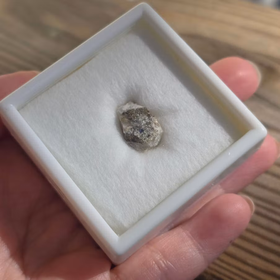Malm med Guld i Matrix 1,05 gram Bergslagen Sverige Display