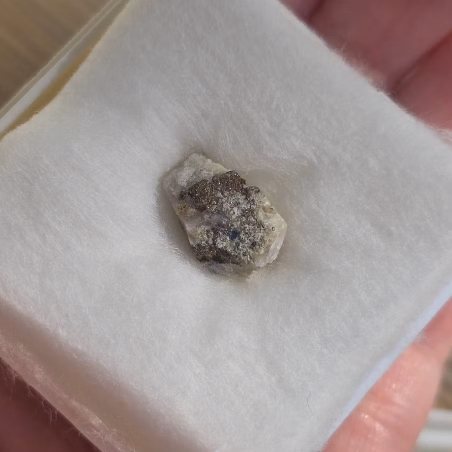 Malm med Guld i Matrix 1,05 gram Bergslagen Sverige Display