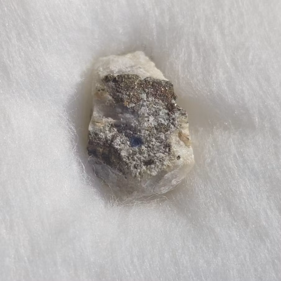 Malm med Guld i Matrix 1,05 gram Bergslagen Sverige Display