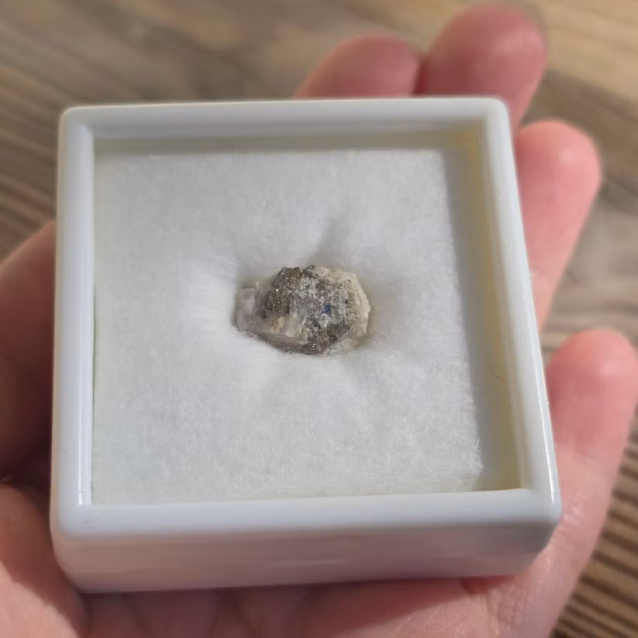 Malm med Guld i Matrix 1,05 gram Bergslagen Sverige Display