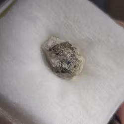 Malm med Guld i Matrix 1,05 gram Bergslagen Sverige Display