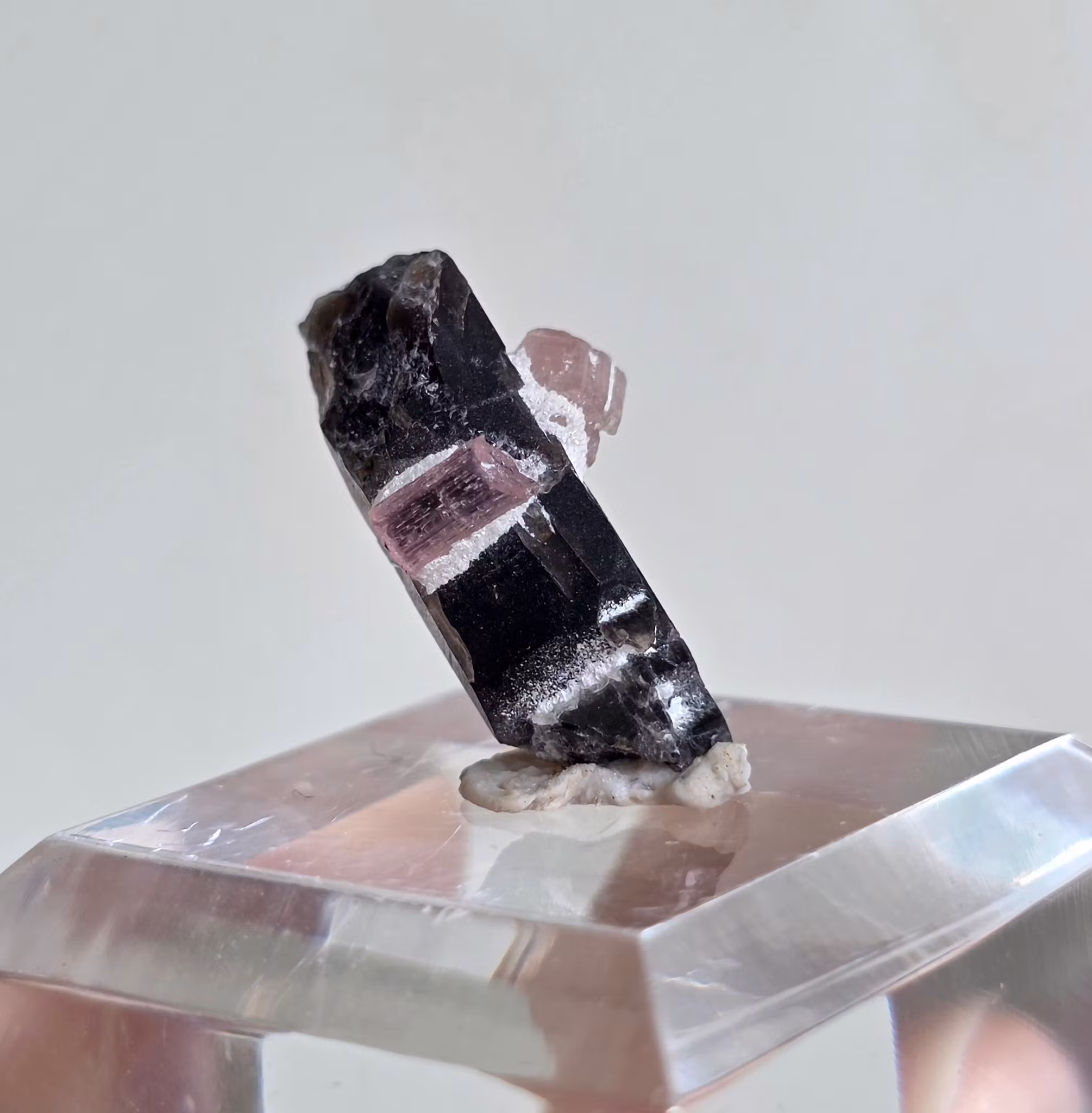 Turmalin Med Rosa & Kvarts Från Astaknala 8,50 ct
