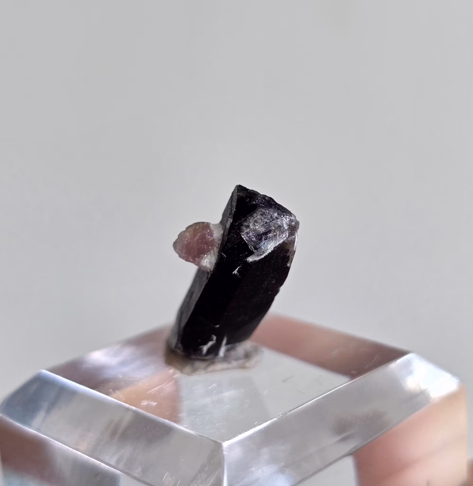 Turmalin Med Rosa & Kvarts Från Astaknala 8,50 ct