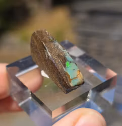 Rå Boulder Opal från Koroit 20,36 ct