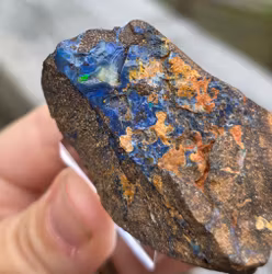 Rå Boulder Opal från Koroit 229 ct
