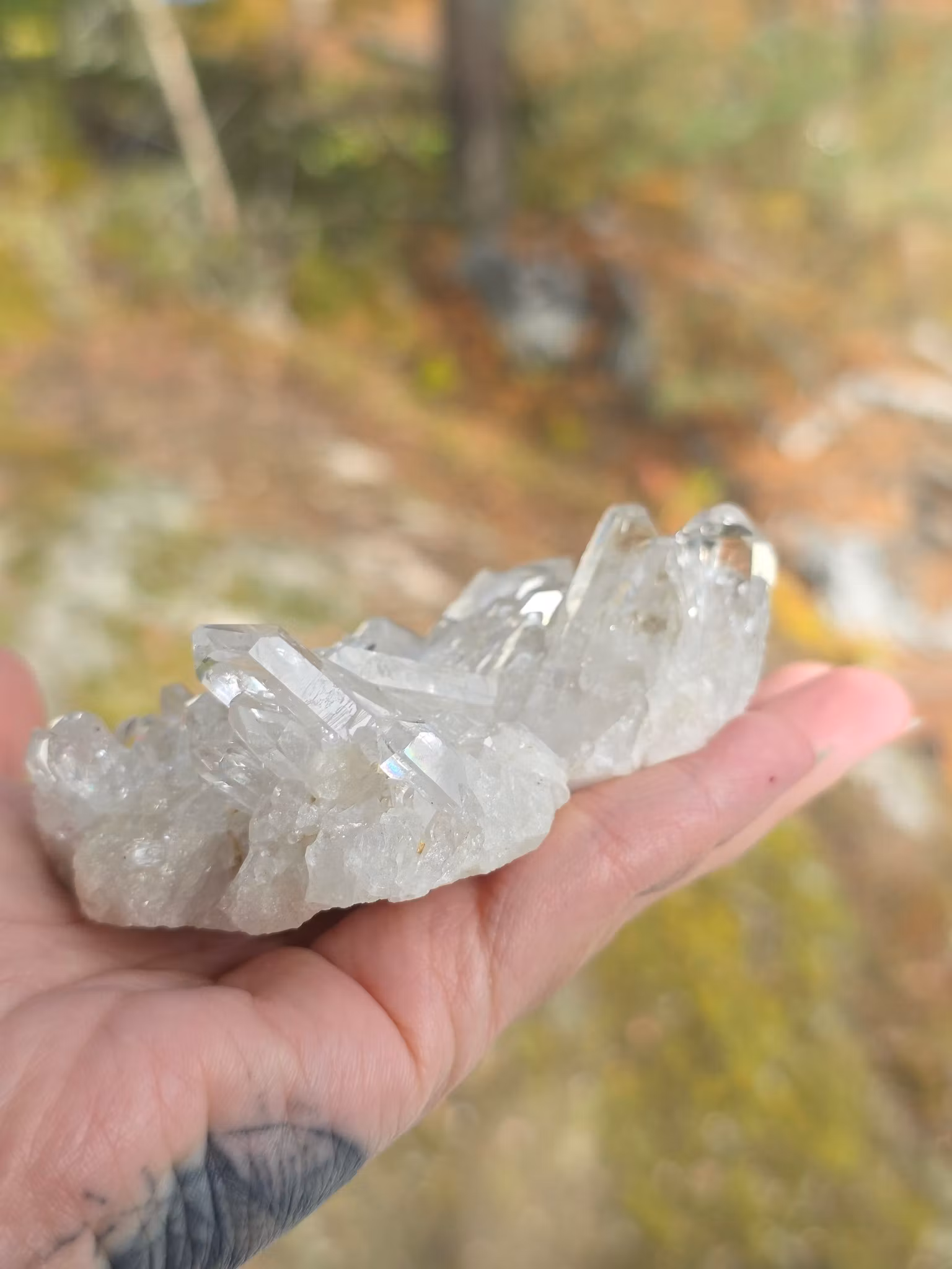 Stor Bergkristall 190 g Kluster Med Spetsar