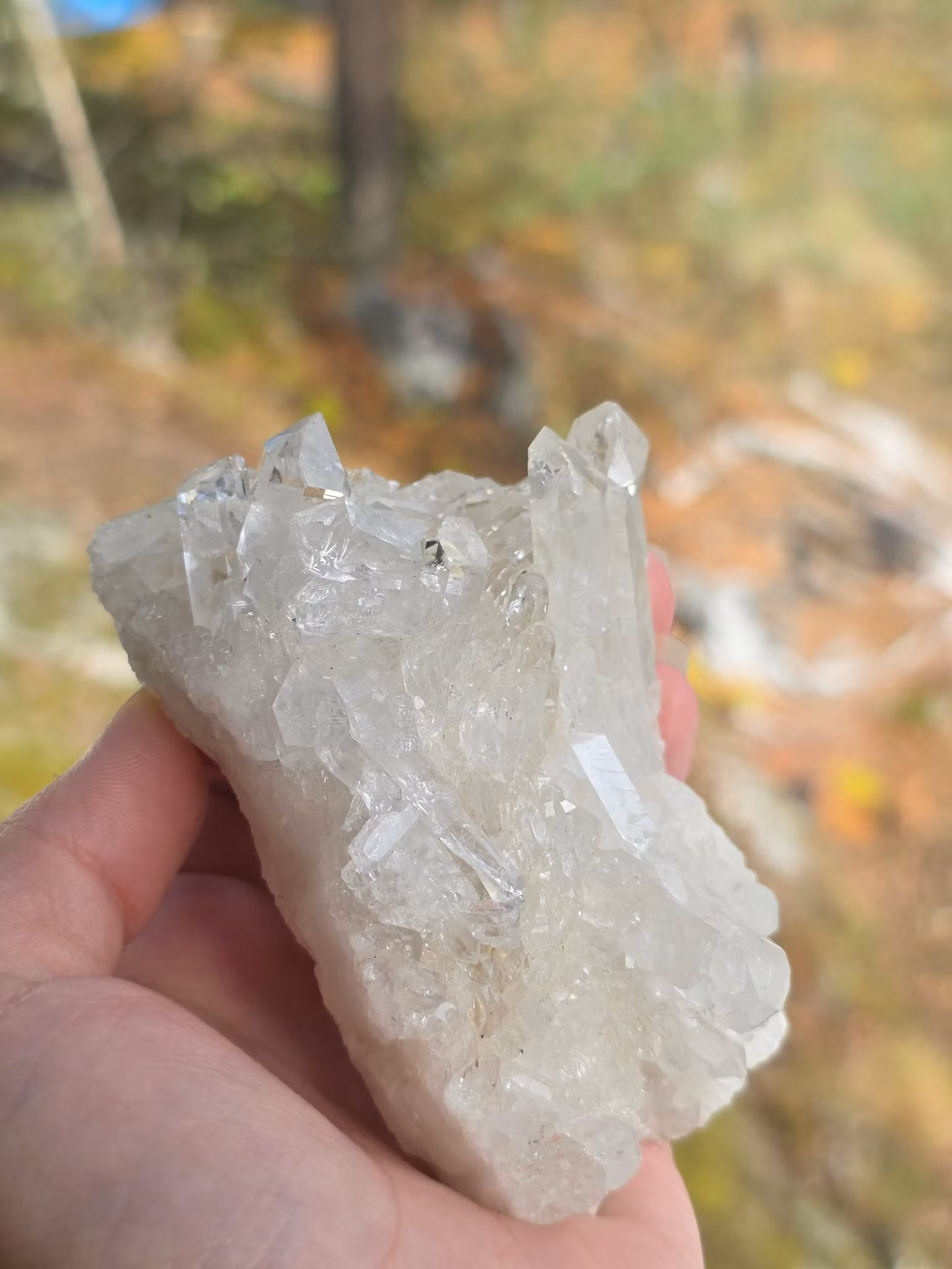 Stor Bergkristall 190 g Kluster Med Spetsar